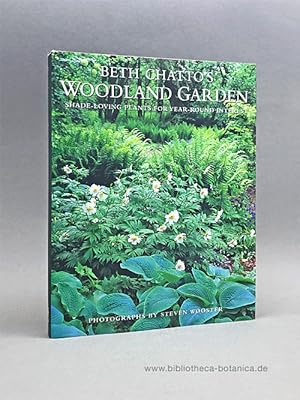 Immagine del venditore per Beth Chatto's Woodland Garden. Shade-Loving Plants for Year-round Interest. venduto da Bibliotheca Botanica