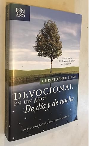 Seller image for Devocional en un ao--De da y de noche: Encuentros diarios con el Dios de la Palabra (Spanish Edition) for sale by Once Upon A Time