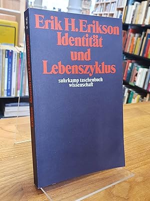 Bild des Verkufers fr Identitt und Lebenszyklus - Drei Aufstze, aus dem Amerikanischen von Kte Hgel, zum Verkauf von Antiquariat Orban & Streu GbR