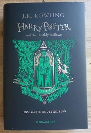 Immagine del venditore per Harry Potter and the Deathly Hallows - Slytherin Edition (Harry Potter House Editions) (First edition-first printing) venduto da Alpha 2 Omega Books BA