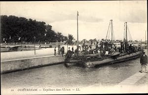 Ansichtskarte / Postkarte Ouistreham Calvados, Franz. Kriegsschiffe, Torpilleurs dans l'Ecluse, S...