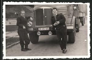 Image du vendeur pour Fotografie Lastwagen Horch H4, Mnner posieren mit LKW-Gliederzug mis en vente par Bartko-Reher