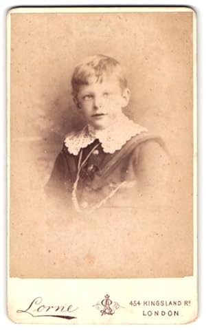 Seller image for Photo A. Lorne, London, 454, Kingsland Road, Portrait kleiner Junge in hbscher Kleidung for sale by Bartko-Reher