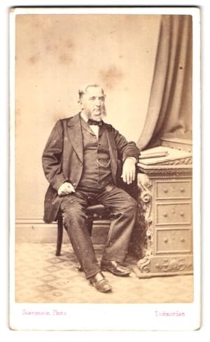 Photo W. Stevenson, Todmorden, Portrait stattlicher Herr im eleganten Anzug