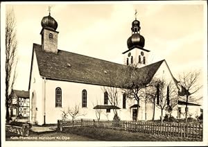 Bild des Verkufers fr Ansichtskarte / Postkarte Hnsborn Wenden, Blick auf die kath. Pfarrkirche zum Verkauf von akpool GmbH