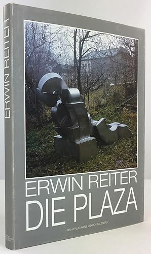 Bild des Verkufers fr Die Plaza. Entwrfe 1985. Skizzen. Modelle 1989. Beitrge : Helmuth A. Niederle, Wilfried Seipel, Erwin Reiter. zum Verkauf von Antiquariat Heiner Henke