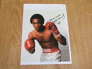 Image du vendeur pour Colour Photograph Signed By Sugar Ray Leonard One of the Greatest Boxers of All Time & with a Smiley mis en vente par Dublin Bookbrowsers