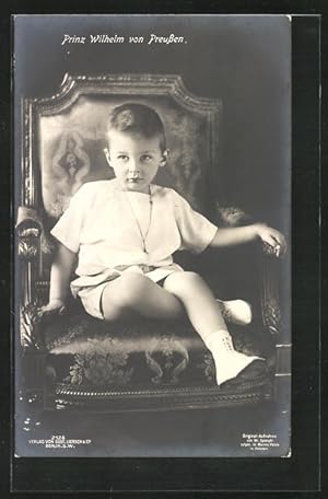 Bild des Verkufers fr Ansichtskarte frech blickender Prinz Wilhelm auf einem Stuhl sitzend zum Verkauf von Bartko-Reher