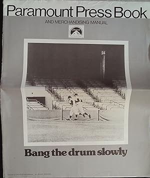 Immagine del venditore per Bang the Drum Slowly Pressbook 1973 Michael Moriarty, Robert De Niro venduto da AcornBooksNH