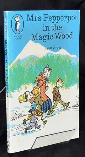 Image du vendeur pour Mrs Pepperpot in the Magic Wood. mis en vente par Libris Books