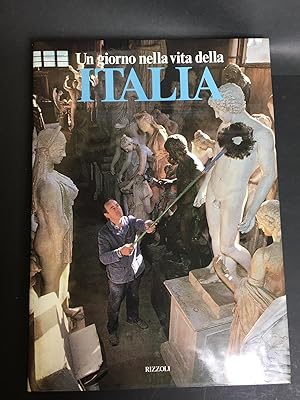 AA.VV. Un giorno nella vita della Italia. Rizzoli. 1990