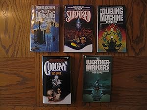 Image du vendeur pour Five Ben Bova Collectible Paperback Book Lot, including: As on a Darkling Plain; Starcrossed; The Dueling Machine; Colony, and; The Weathermakers. mis en vente par Clarkean Books