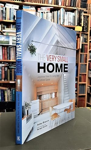 Bild des Verkufers fr The Very Small Home - Japanese Ideas for Living Well in Limited Space zum Verkauf von Edinburgh Books