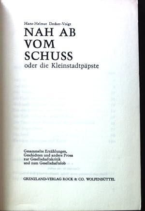 Image du vendeur pour Nah ab vom Schuss. -oder: Die Kleinstadtppste; mis en vente par books4less (Versandantiquariat Petra Gros GmbH & Co. KG)
