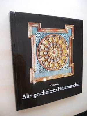 Alte geschnitzte Bauernmöbel.