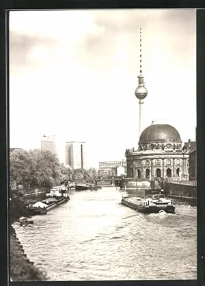 Bild des Verkufers fr Ansichtskarte Berlin, Pergamon-Museum mit Fernsehturm zum Verkauf von Bartko-Reher