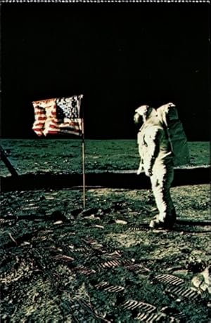 Ansichtskarte / Postkarte Astronaut Buzz Aldrin auf dem Mon, Apollo 11, Fußabdrücke, Fahne
