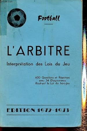 Imagen del vendedor de L'arbitre. Interprtation des lois du jeu. 600 questions et rponses avec 34 diagrammes illustrant la Loi du hors-jeu. Edition 1972-1973 a la venta por Le-Livre