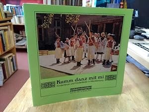 Imagen del vendedor de Kumm danz mit mi. Kindertnze und Kinderlieder in Mecklenburg. a la venta por NORDDEUTSCHES ANTIQUARIAT