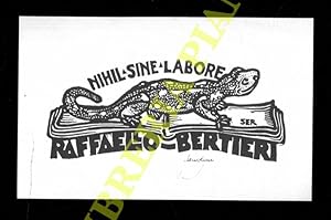 Bild des Verkufers fr Un foglietto, cm. 7 x 12, in nero, firmato, "Nihil sine labore" per Raffaello Bertieri. zum Verkauf von Libreria Piani