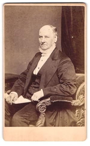 Seller image for Photo R.F. Barnes, New Cross, Lewisham High Road, alter verbissener Herr mit Kinnbart for sale by Bartko-Reher