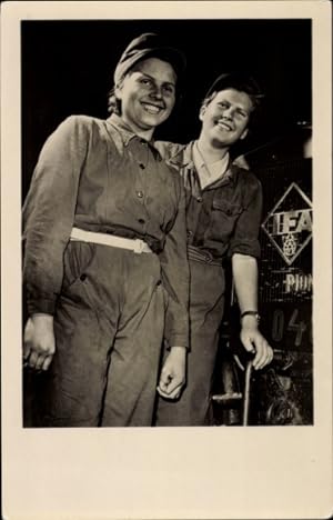 Ansichtskarte / Postkarte 45 Jahre Internationaler Frauentag, DDR, Traktoristen, IFA