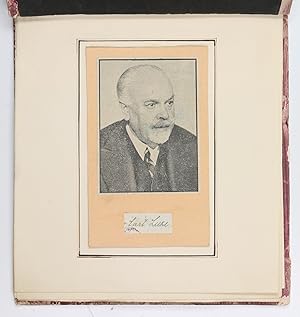 Autographenalbum mit Eintragungen von Wiener Musikern, Schriftstellern und Gelehrten.