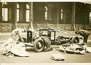 "SALON DE L'AUTOMOBILE 1931 : Installation" Photo de presse originale G. DEVRED Agence ROL Paris ...