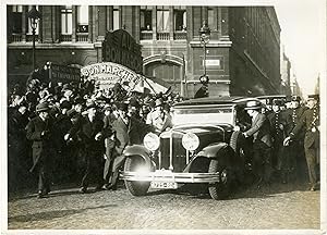 "La voiture de Mr LAVAL : AU BON MARCHÉ 1931" Photo de presse originale Ph. MEURISSE (1931)