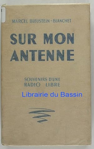 Seller image for Sur mon antenne Souvenirs d'une radio libre for sale by Librairie du Bassin