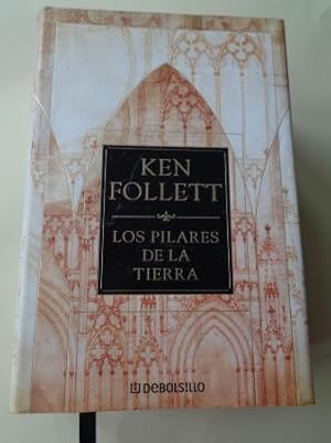 Seller image for Los pilares de la tierra for sale by GALLAECIA LIBROS