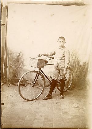 "Enfant et sa bicyclette" Photo originale anonyme (début 1900)