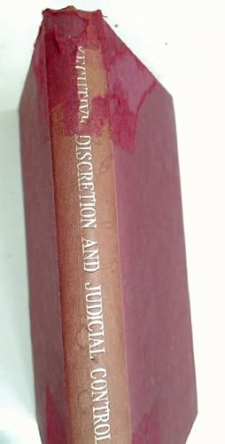 Imagen del vendedor de Executive Discretion and Judicial Control. An Aspect of the French Conseil d'Etat. a la venta por Plurabelle Books Ltd