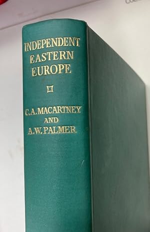 Bild des Verkufers fr Independent Eastern Europe. A History. zum Verkauf von Plurabelle Books Ltd