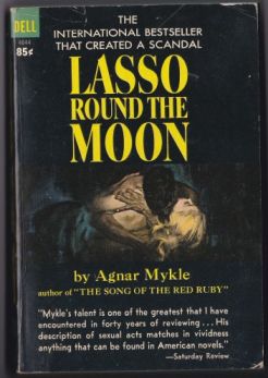 Imagen del vendedor de Lasso Round the Moon a la venta por Retrograde Media