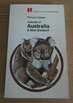 Image du vendeur pour ANIMALS OF AUSTRALIA & NEW ZEALAND Paperback Book (Hamlyn - 1970) mis en vente par Comics Monster