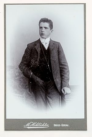 Immagine del venditore per Kabinettfoto Standportrt Junger Mann im Anzug um 1910 venduto da Versandantiquariat Hsl