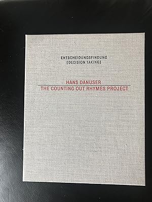 Imagen del vendedor de Hans Danuser : Entscheidungsfindung - The Counting Out Rhymes Project (German/English) a la venta por Antiquariat UEBUE