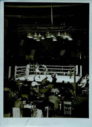 Bild des Verkufers fr Foto Boxen, DDR Meisterschaften Endkmpfe 1955, Deutsche Sporthalle - Fotograf Gerhard Lubitzki zum Verkauf von akpool GmbH