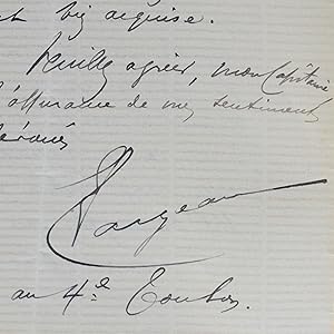 Seller image for L'explorateur Victor Emmanuel Largeau se tient prt  partir dans le Haut Oubanghi for sale by Traces Ecrites