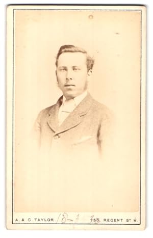 Photo A., G. Taylor, London, 70 Queen Victoria Street, Portrait stattlicher junger Mann im Jackett