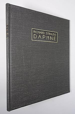 Imagen del vendedor de Daphne. Bukolische Tragdie in einem Aufzug von Joseph Gregor. Musik von Richard Strauss. Opus 82. Klavierauszug mit Text von Ernst Gernot Klussmann. Berlin - Grunewald, A. Frstner (Inhaber Johannes Oertel [VN 8383] 1938. 4. 183 S. mit Noten, OLwd. mit Deckel- u. Rtitel. a la venta por Antiquariat Johannes Mller