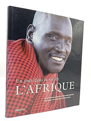 Image du vendeur pour Un jour dans la vie de l Afrique Par les meilleurs photojournalistes internationaux mis en vente par Antiquariat Smock