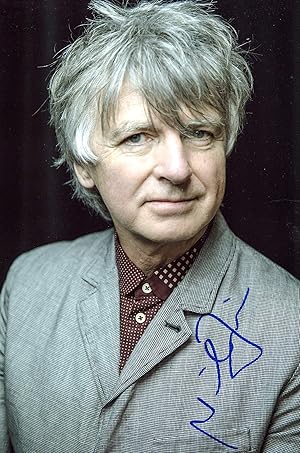 Bild des Verkufers fr Neil Finn Autograph | signed photographs zum Verkauf von Markus Brandes Autographs GmbH