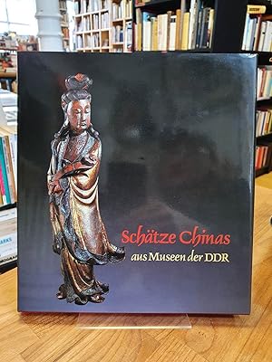 Immagine del venditore per Schtze Chinas aus Museen der DDR, [Ausstellung im Roemer- und Pelizaeus-Museum Hildesheim, 8. April - 15. Juli 1990], venduto da Antiquariat Orban & Streu GbR