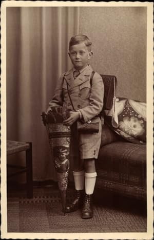 Foto Ansichtskarte / Postkarte Einschulung, Junge mit Zuckertüte, Schulranzen, Lothar, 1938 - Fot...