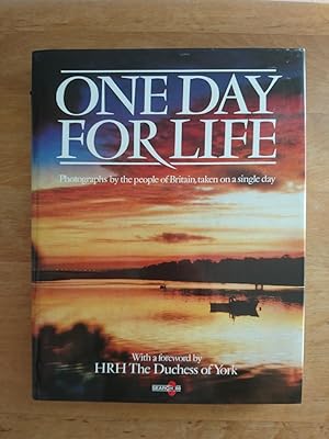 Seller image for One Day for Life - Photographs by the people of Britain, taken on a single day for sale by Antiquariat Birgit Gerl