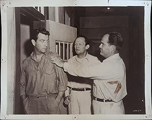 Image du vendeur pour Blank Wall 8 X 10 Still 1948 Robert Taylor, Audrey Totter mis en vente par AcornBooksNH