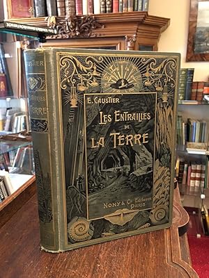 Les Entrailles de la Terre : le globe terrestre, les eaux souterraines, le feu souterrain, la hou...