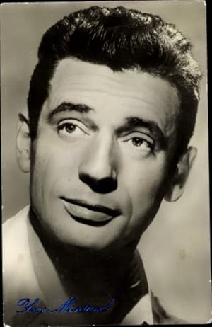 Image du vendeur pour Ansichtskarte / Postkarte Schauspieler Yves Montand, Die Hexen von Salem, Portrait, Defa Film mis en vente par akpool GmbH